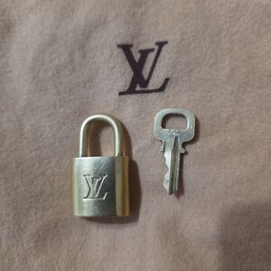 🔥Louis Vuitton🔥 Gold Lock and Key #305 Set